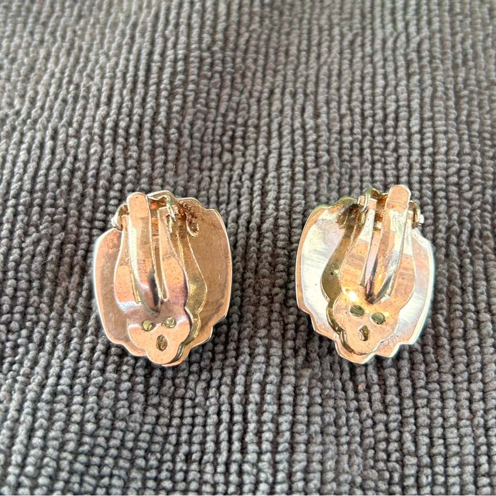 Vintage Sterling shell clip back earrings - Picture 2 of 9